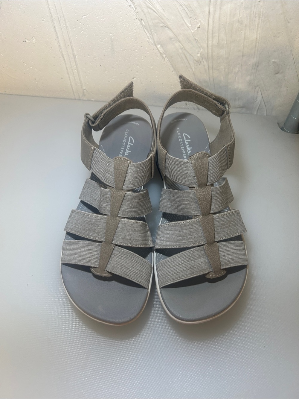 Clark’s cloud-steppers strappy comfort sandals Taupe Gray